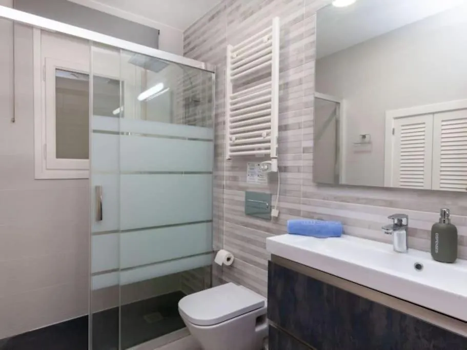 Amplio Chalet Con Gran Piscina Les Tres Cales