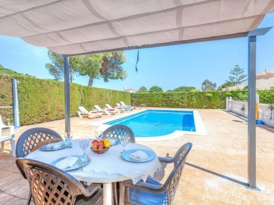 Amplio Chalet Con Gran Piscina Les Tres Cales Holiday home